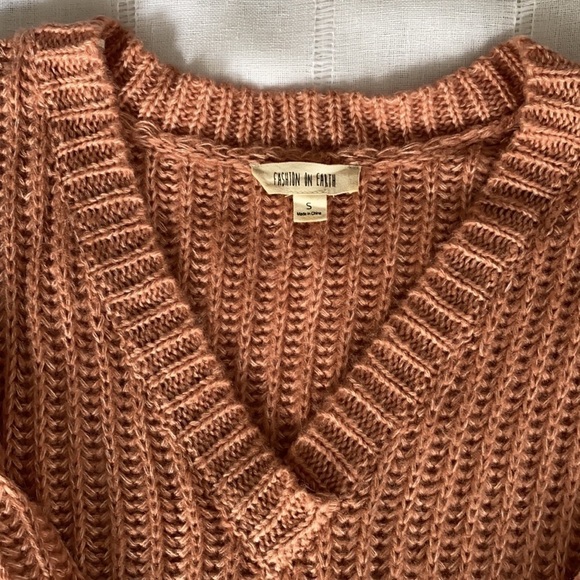 Coral Fashion on earth knit sweater. - Picture 3 of 6